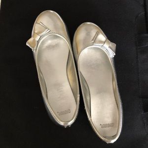 Gymboree Shiny Silver Shoes Size 2 - Very Pretty for The Holidays